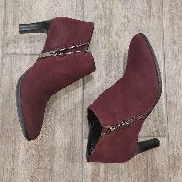 Aquatalia Boots Womens Size 7.5 Burgundy Suede Leather Zipper Heel Ankle Bootie - Picture 2 of 11